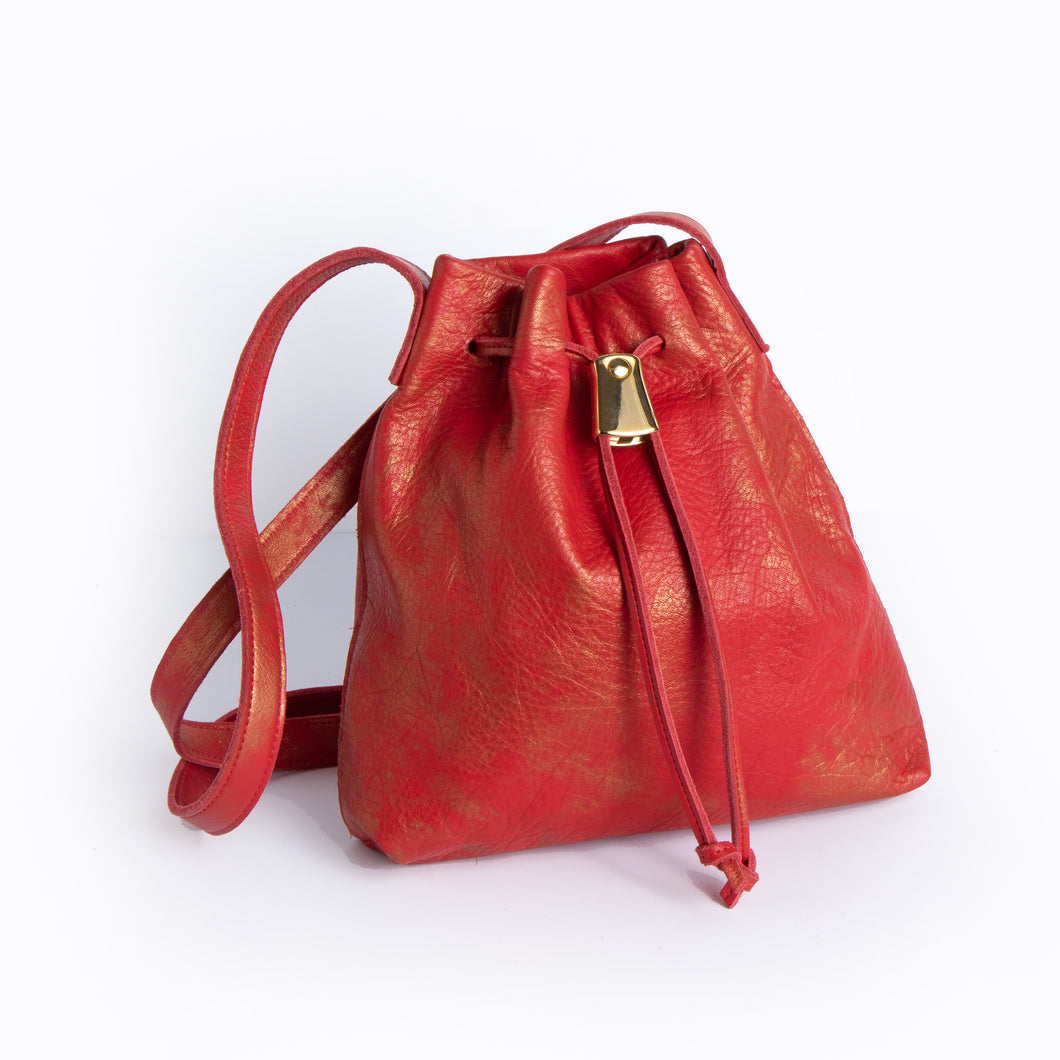 <b>Darlene</b><br> <p><font size=“3px”> Red Metallic Leather Drawstring With Metal Closure </font></p>