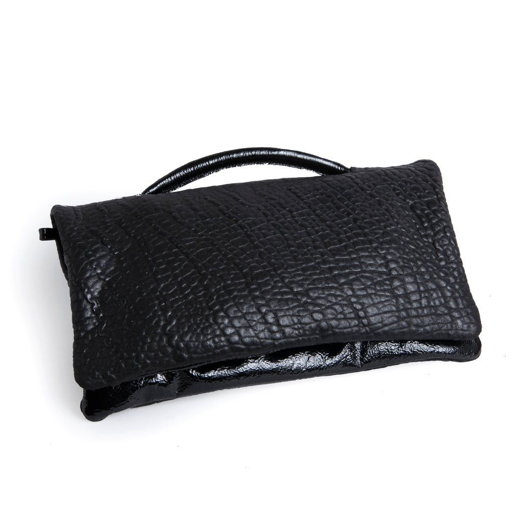 <b>Jazmine</b><br> <p><font size=“3px”>Black Portofino with Black Patent Leather Messenger Bag</font></p>